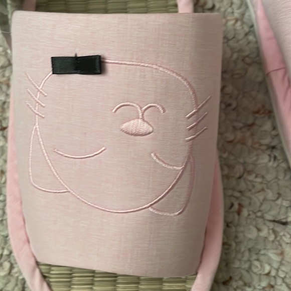 Luxury Asian cat with a bow house slippers - Picture 2 of 3